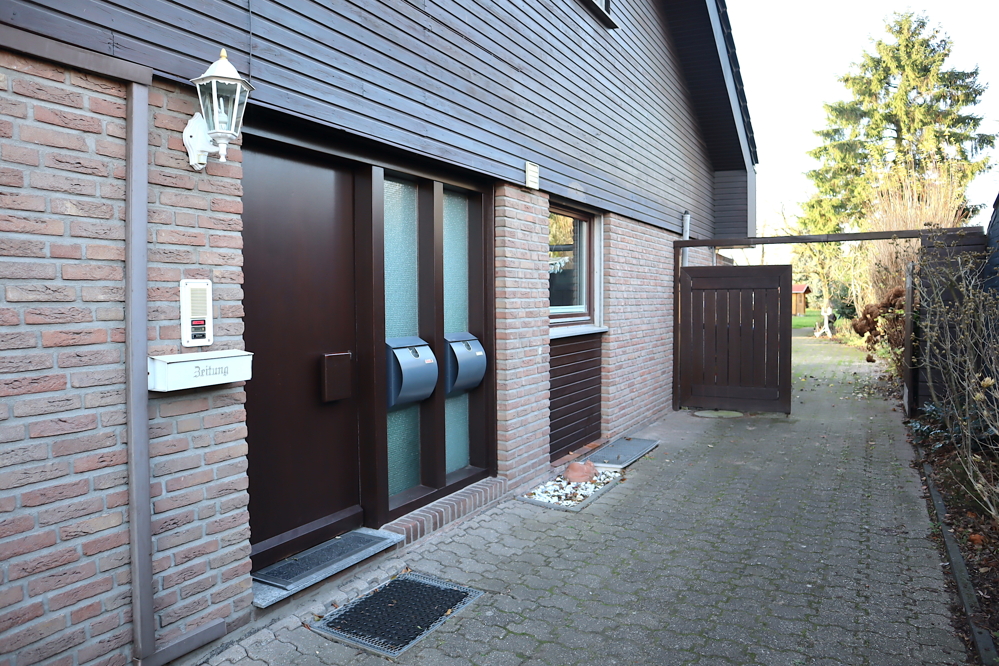 Hauseingang und Gartenzugang