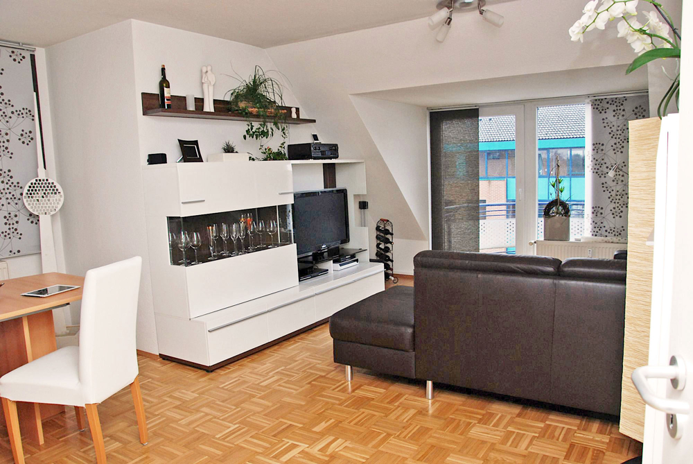 3,5-ZIMMER-MAISONETTE-WHG., 
2 BÄDER (1 neu), PARKETT, BALKON, TG-STELLPLATZ, RUHIGE LAGE , TOP-ÖPNV