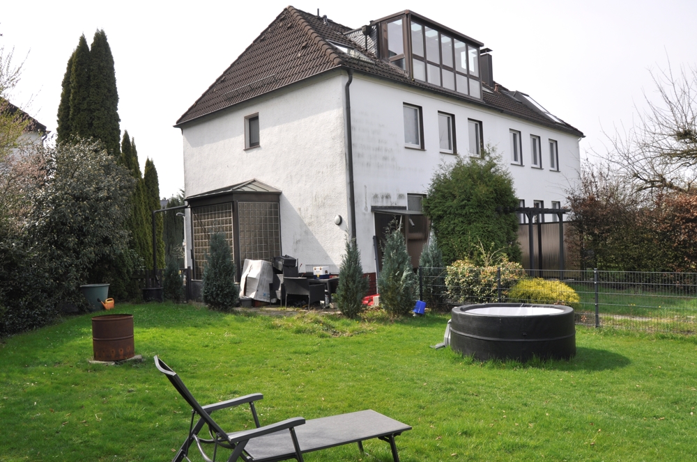 MODERNISIERTES GENERATIONENHAUS 
in BELIEBTER WOHNLAGE!