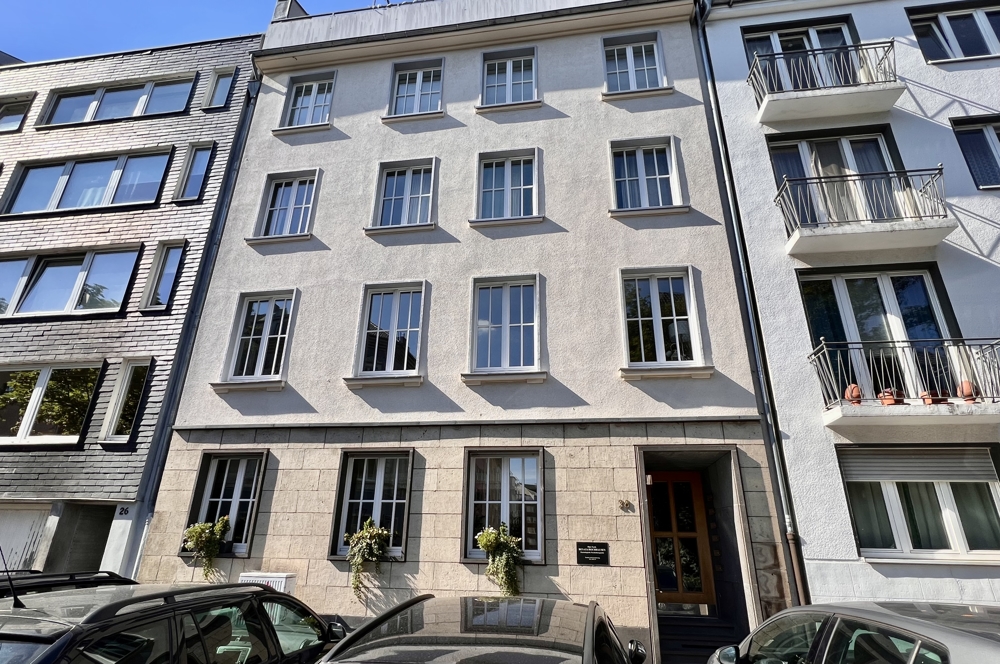 RARITÄT:
TERRASSEN-WOHNUNG über den Dächern von PEMPELFORT!