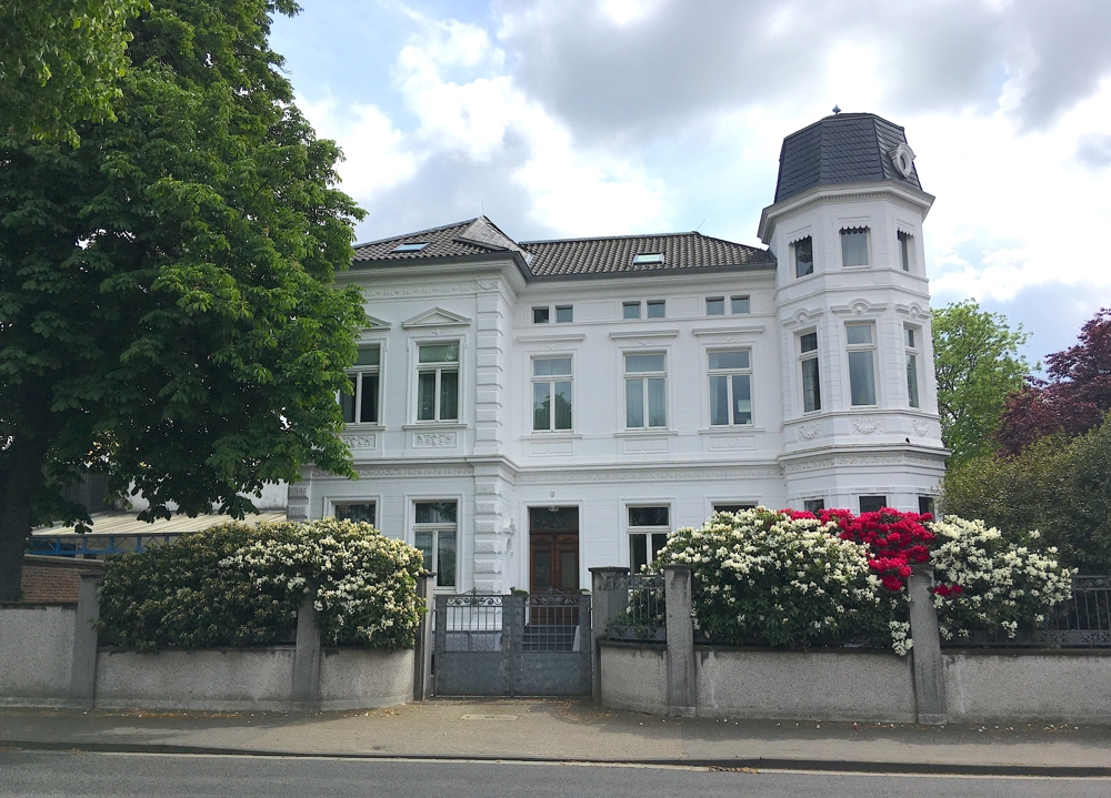 HISTORISCHE FABRIKANTENVILLA 
mit GEWERBE-/PARKGRUNDSTÜCK -
RAUM für FAMILIE, AU-PAIR & KUNDEN