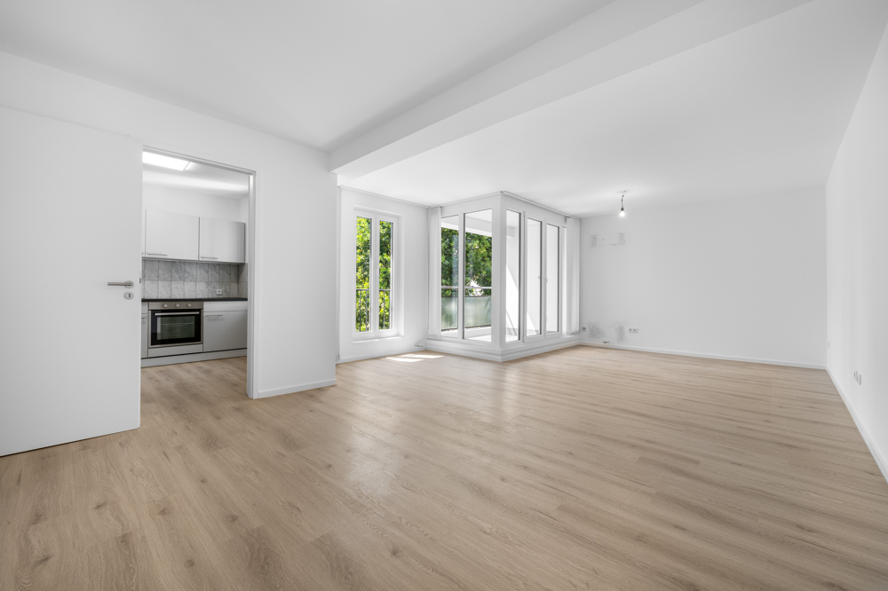 NEUE FOTOS nach RENOVIERUNG:
1 Min. RHEINUFER, 2 Min. CARLSPLATZ, 3. Min. ALTSTADT, 5. Min. zur KÖ!