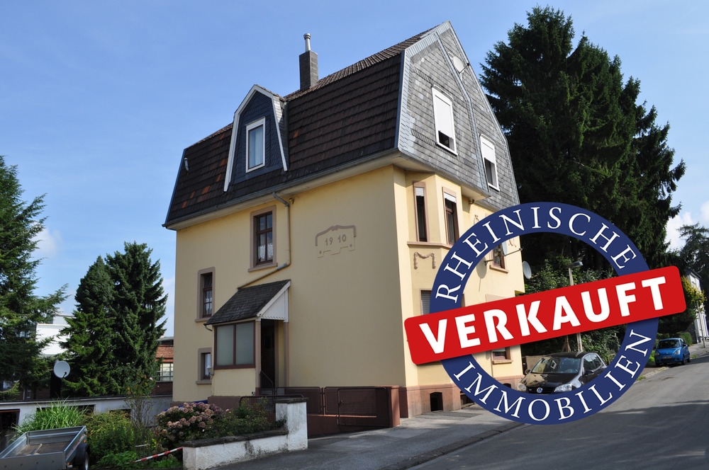 MODERNISIERUNGSBEDÜRFTIGES 3-FAMILIENHAUS mit GARAGEN an der WESTERBURG