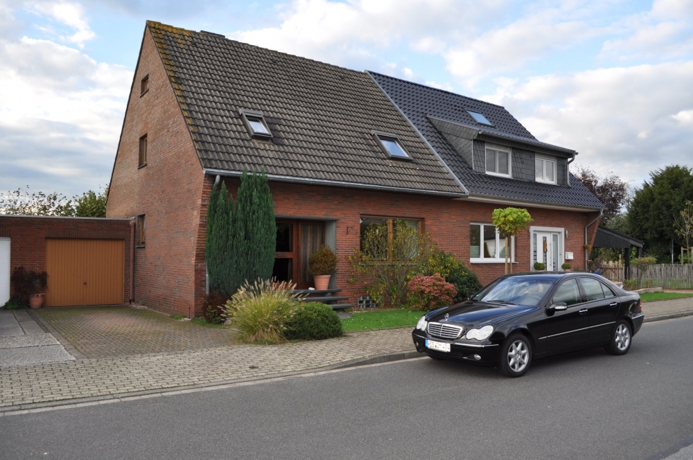 MODERNISIERTE DHH aus ERSTER HAND mit SONNENGARTEN  XL-Garage!