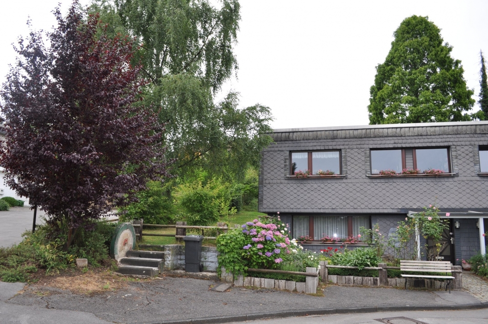 ENERGIESPARHAUS 
in RUHIGER WOHNLAGE 
aus ERSTER HAND!