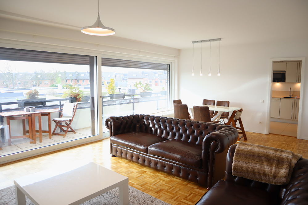 MODERNE 4-ZIMMER-WOHNUNG, 2 BALKONE, EBK, GÄSTE-WC, ABSTELLRAUM, KELLER + GARAGE in  SACKGASSENLAGE!