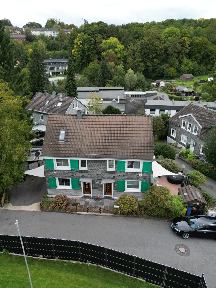 PROVISIONSFREI: 
FREISTEHENDES FACHWERKHAUS mit 2 VOLLGESCHOSSEN in NATURNAHER LAGE!